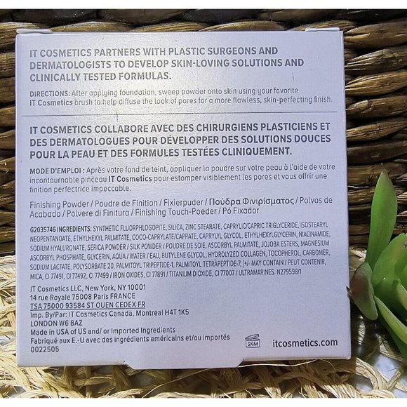 IT Cosmetics Bye Bye Pores Pressed Powder, Translucent Airbrush Finish, 0.31 oz. - Picture 2 of 8